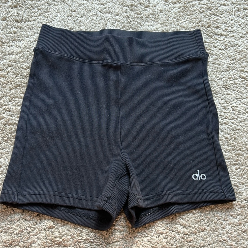 Alo Ribbed Yoga Shorts, Black. XS.